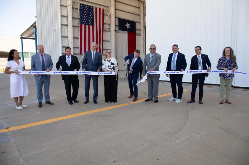 Corte decinta de la inauguracin de las nuevas instalaciones de MRO de Embraer en el Aeropuerto Perot Field Alliance de Fort Worth, Texas.